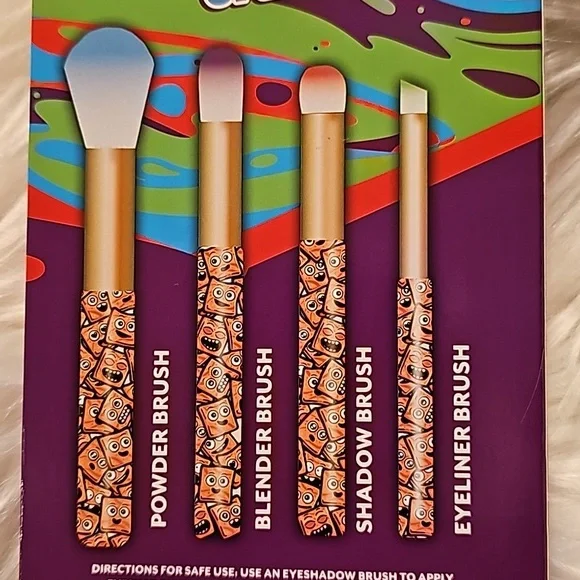 Cinnamon Toast Crunch 4 Piece Cosmetic Brush Set - Picture 5 of 12